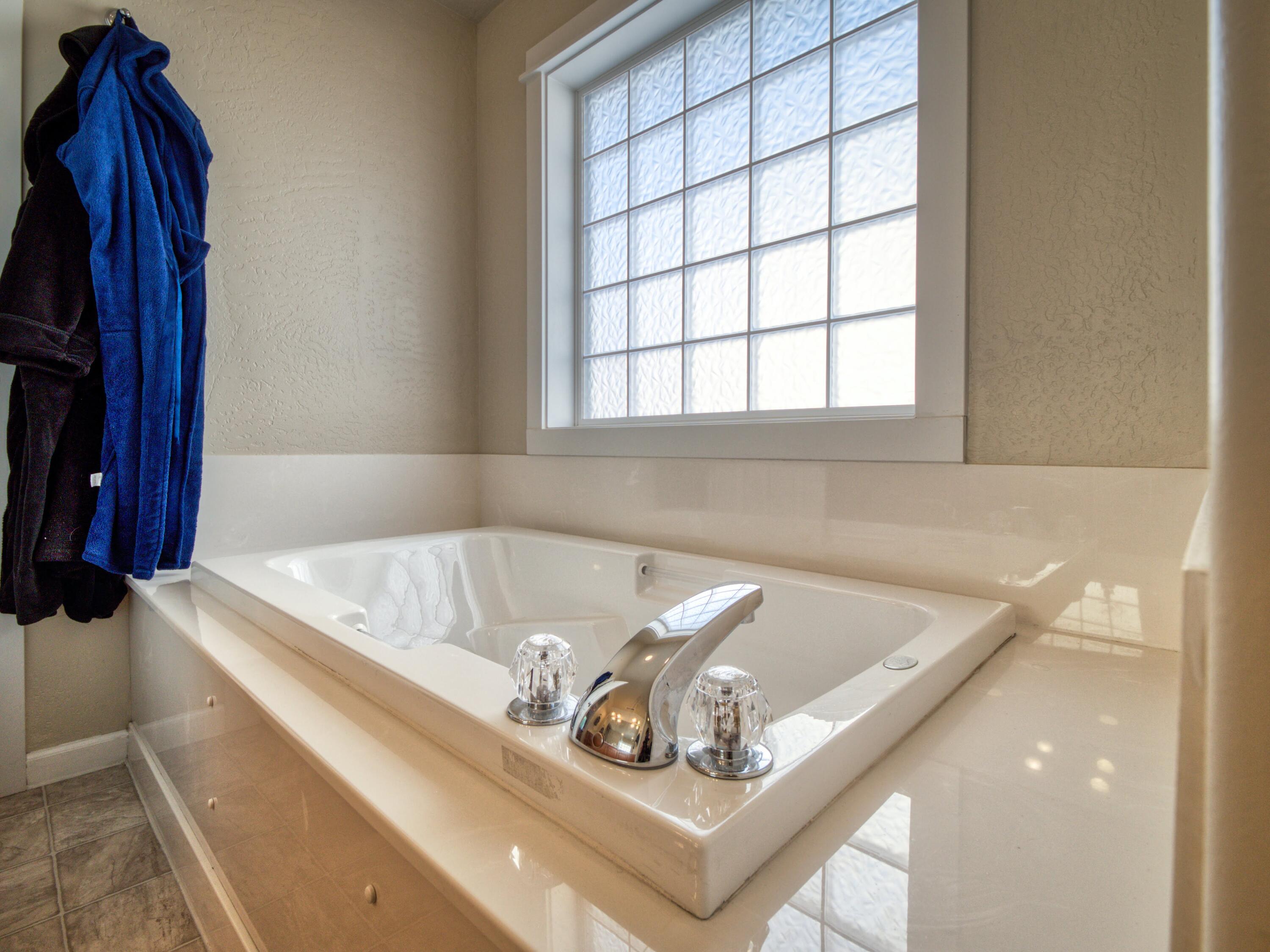 946 Ridgeview Drive Eagle Point, OR 97524 - Photo 14 of 32 Master Bath 6