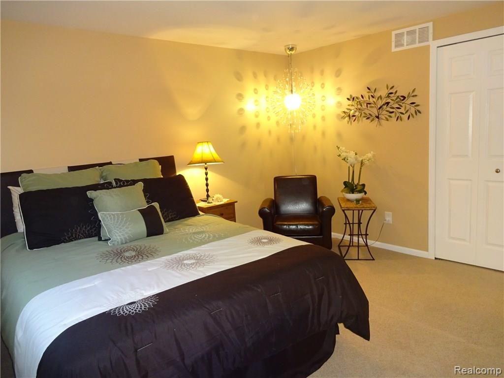 1111 Clopton Bridge Drive Rochester Hills, MI 48306 - Photo 37 of 59