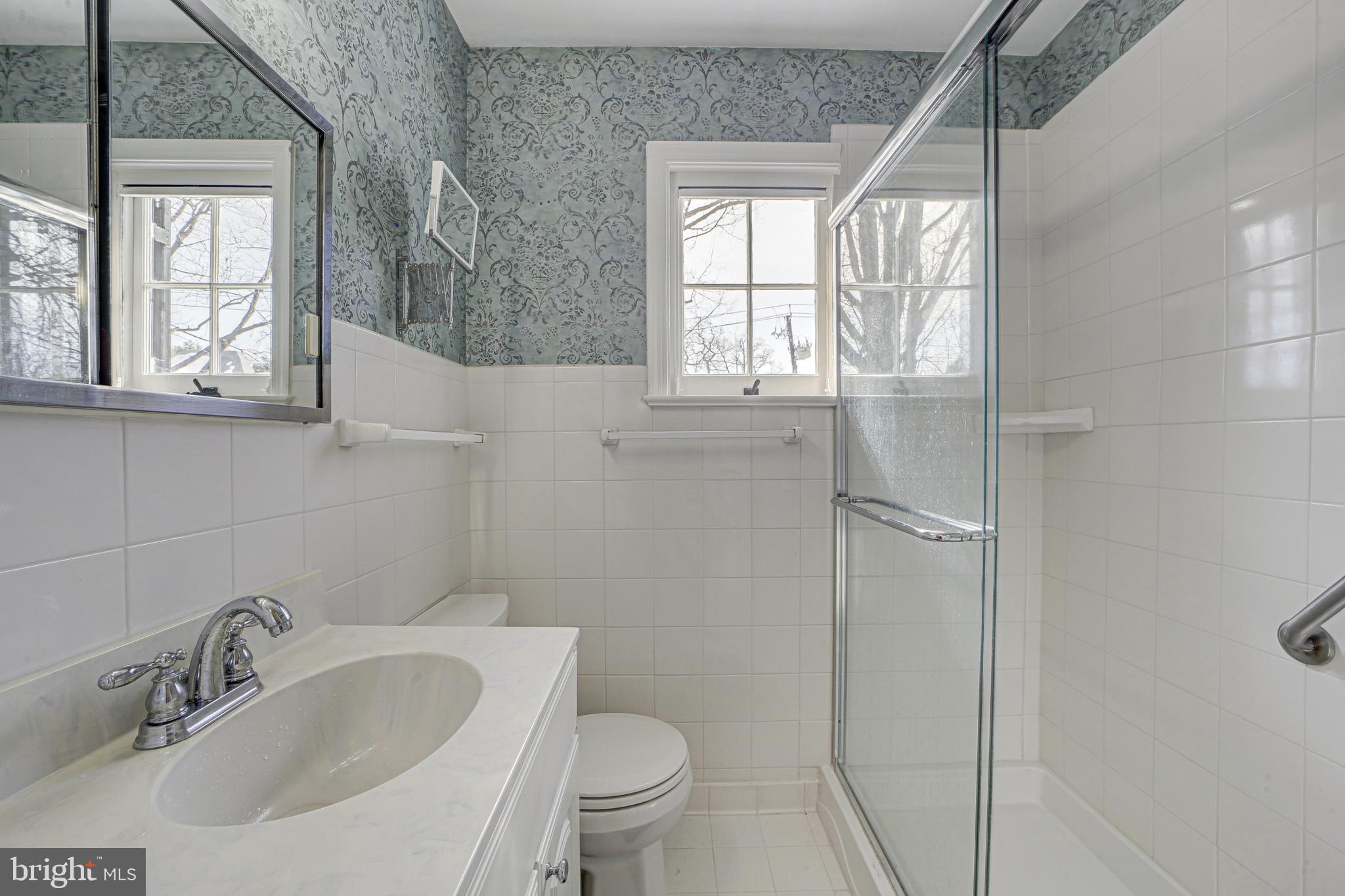 3017 Cleveland Avenue Northwest Washington, DC 20008 - Photo 17 of 36 Primary bath