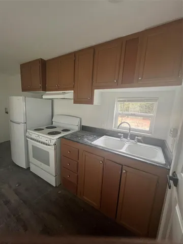 $850 | 8458 Sweetleaf Lane, Unit B, Plantersville, TX 77363