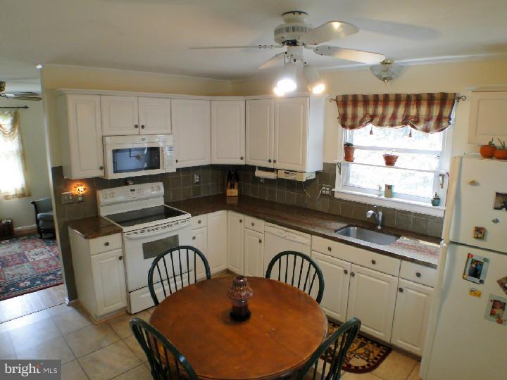 17 Fahnestock Road Malvern, PA 19355 - Photo 2 of 20 Gallery Image 2
