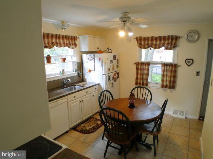 17 Fahnestock Road Malvern, PA 19355 - Photo 3 of 20 Gallery Image 3