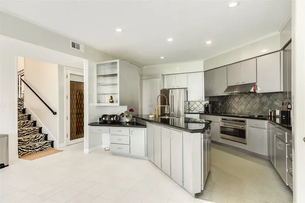 $625,000 | 5 Colony Park Drive, Galveston, TX 77551