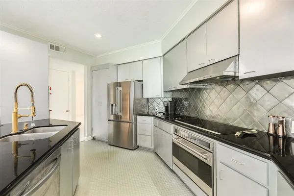 $625,000 | 5 Colony Park Drive, Galveston, TX 77551