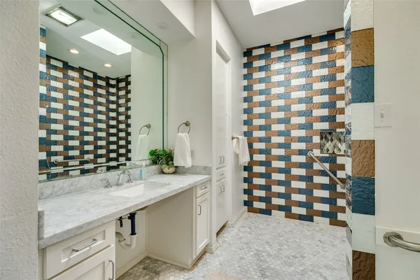 $625,000 | 5 Colony Park Drive, Galveston, TX 77551