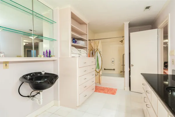 $625,000 | 5 Colony Park Drive, Galveston, TX 77551