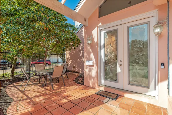 $625,000 | 5 Colony Park Drive, Galveston, TX 77551