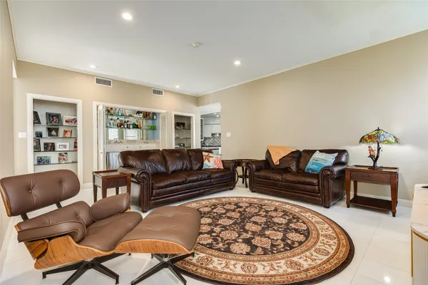 $625,000 | 5 Colony Park Drive, Galveston, TX 77551