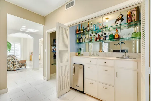 $625,000 | 5 Colony Park Drive, Galveston, TX 77551