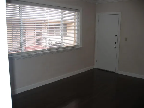 $2,400 | 115 Antiquera Avenue, Unit 2, Coral Gables, FL 33134