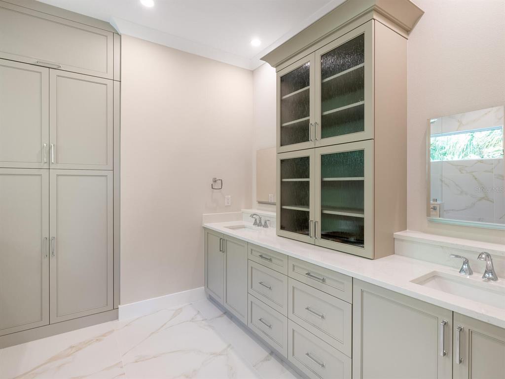 616 Mangrove Point Road Siesta Key, FL 34242 - Photo 21 of 58 Gallery Image 21