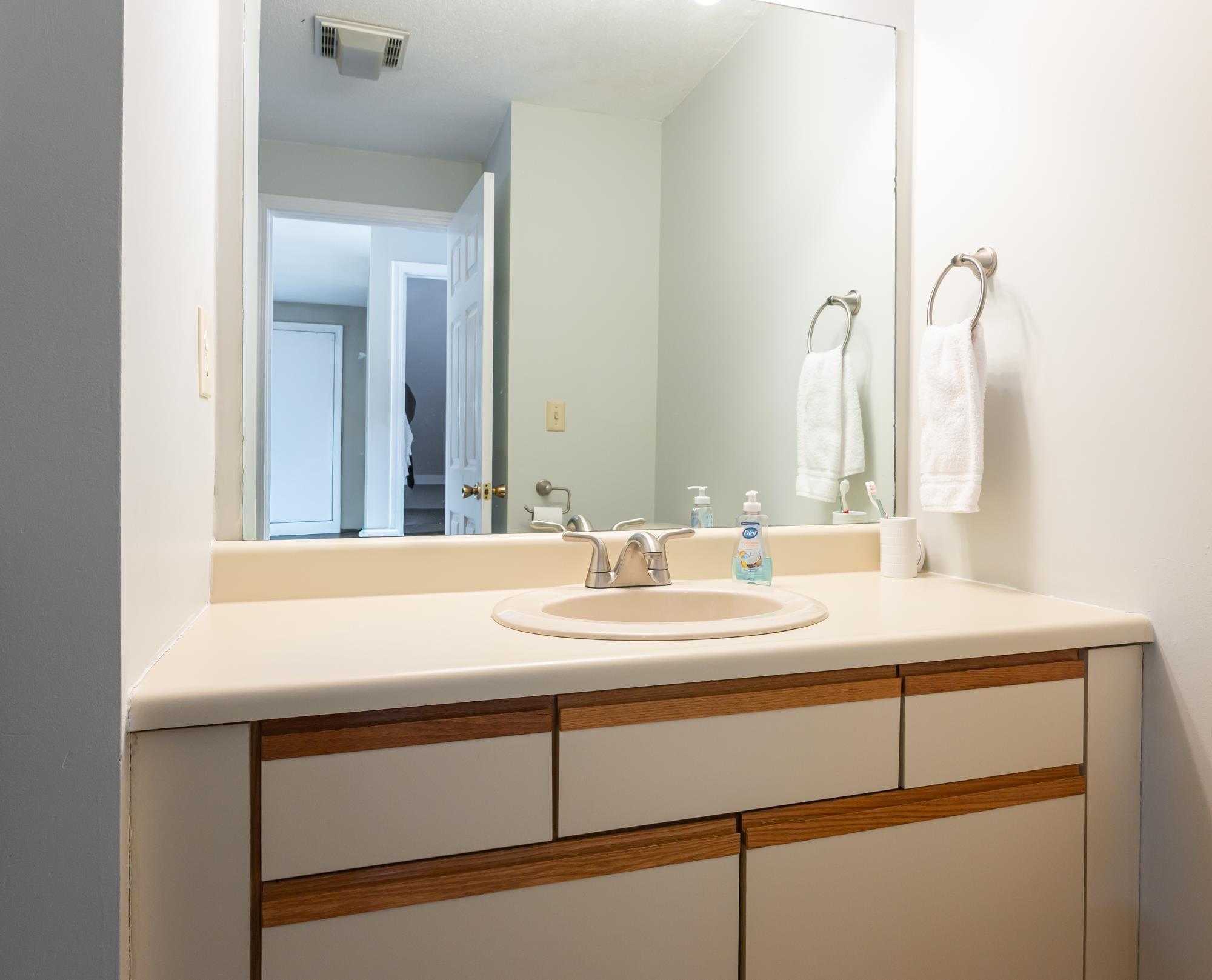 15 R Bonnie Lane, Unit R Derry, NH 03038 - Photo 12 of 37