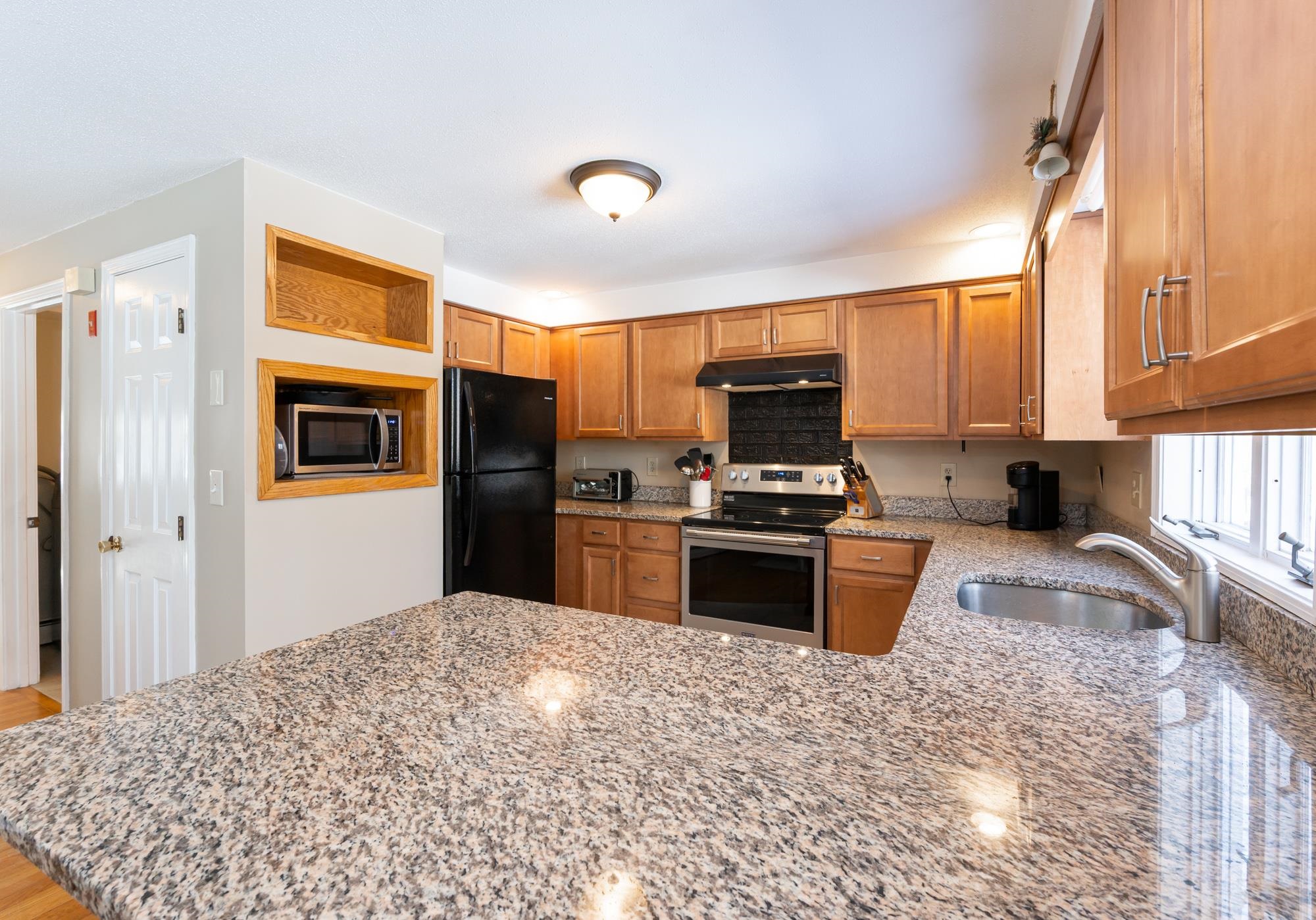 15 R Bonnie Lane, Unit R Derry, NH 03038 - Photo 2 of 37