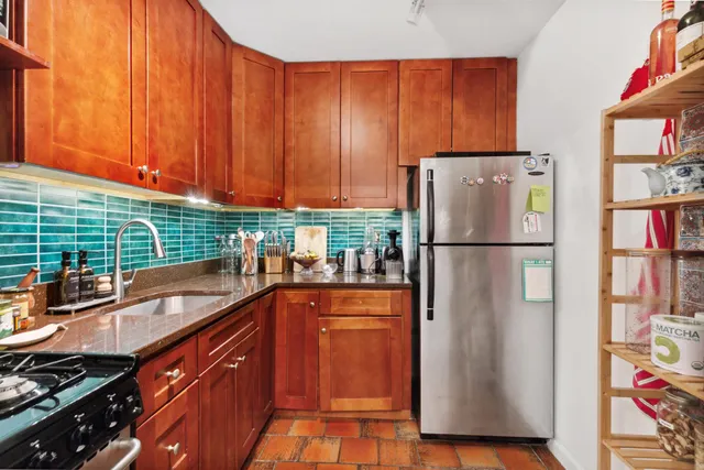 $465,000 | 305 East 24th Street, Unit 4L | Kips Bay