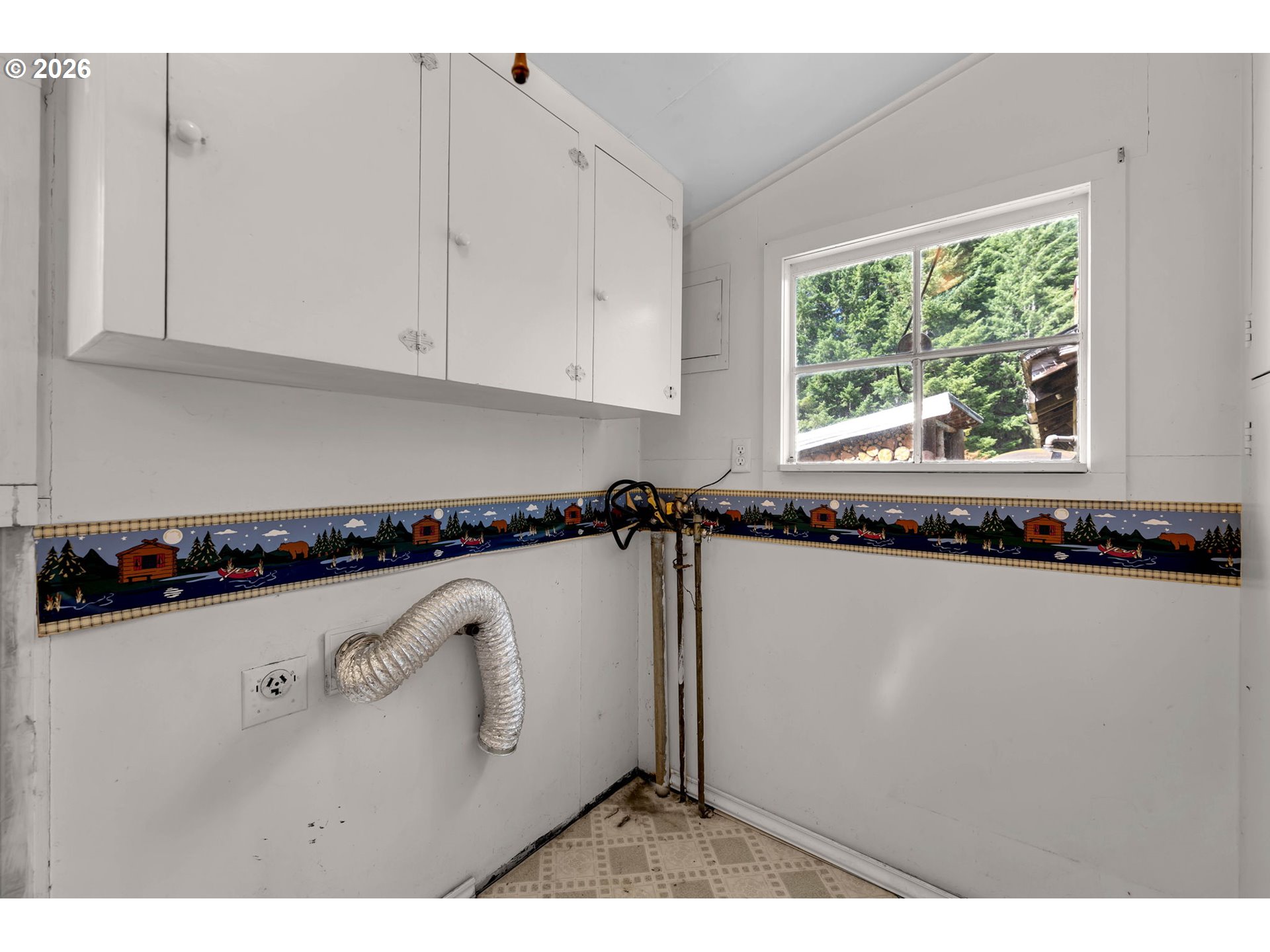 211 Young Road Bingen, WA 98605 - Photo 8 of 22 Gallery Image 8