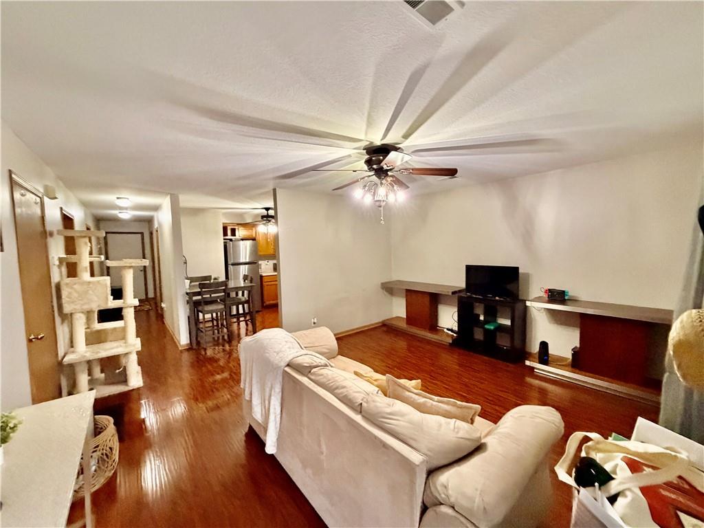 789 Pinewood Street Gardner, KS 66030 - Photo 3 of 21