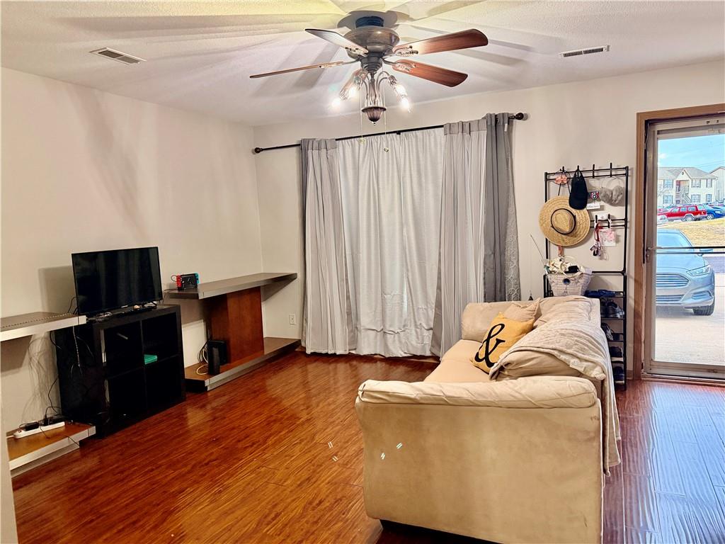 789 Pinewood Street Gardner, KS 66030 - Photo 4 of 21