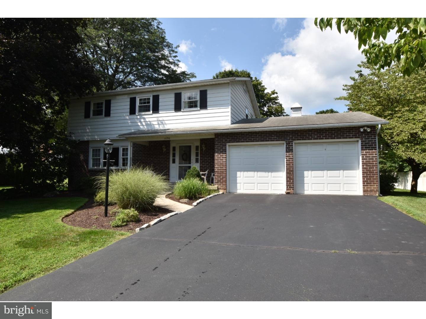 1090 Yorkshire Road Bethlehem, PA 18017 - Photo 1 of 5 Gallery Image 1
