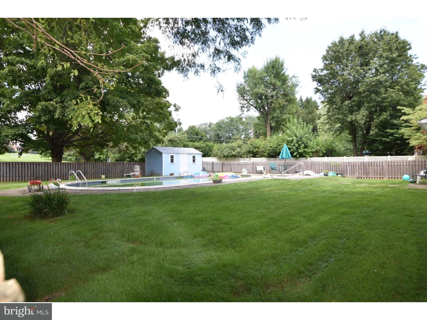 1090 Yorkshire Road Bethlehem, PA 18017 - Photo 2 of 5 Gallery Image 2