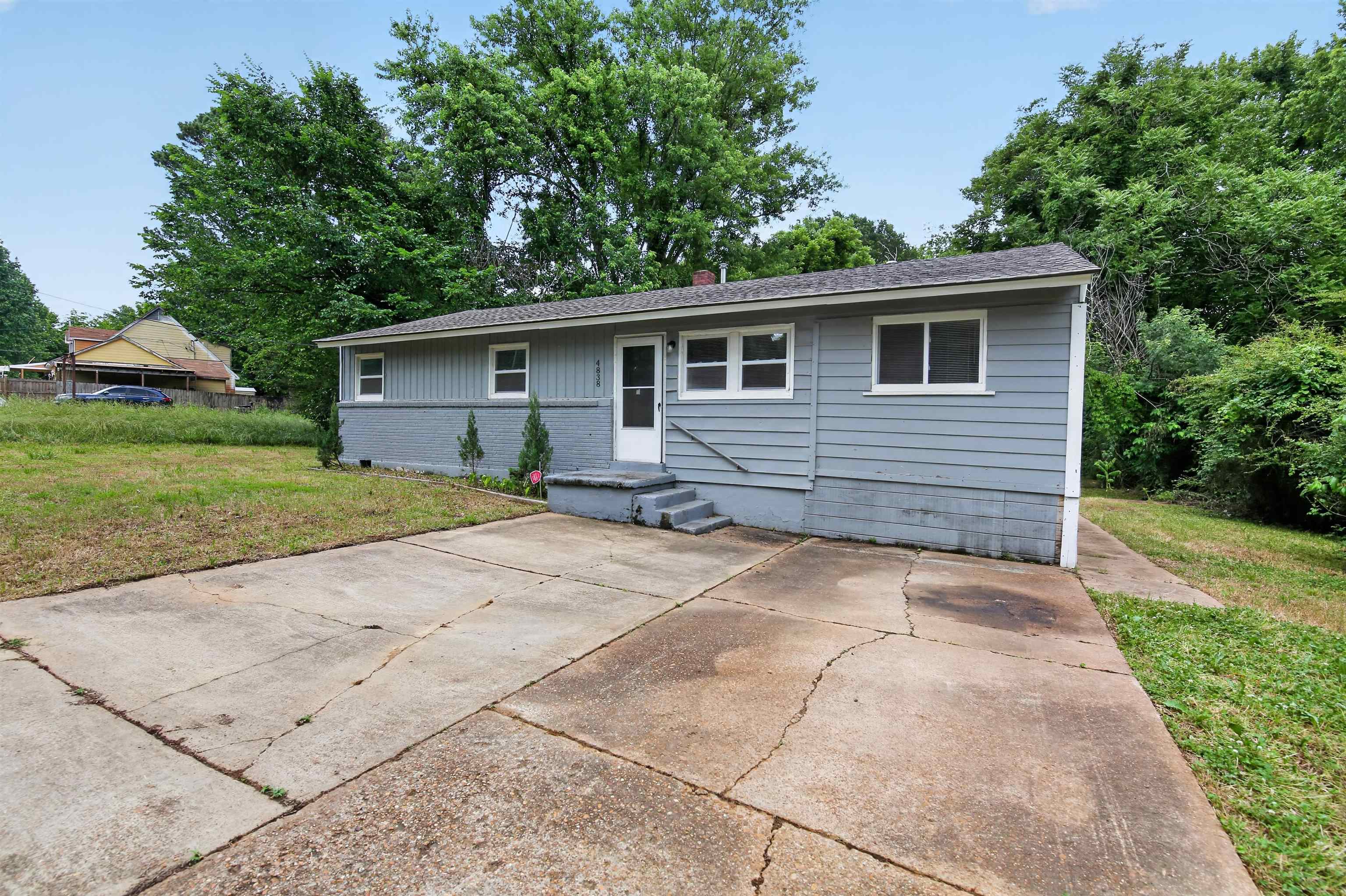 4838 Manson Road Memphis, TN 38109 - Photo 5 of 28 Single-story residence featuring light gray siding and a contrasting darker gray foundation