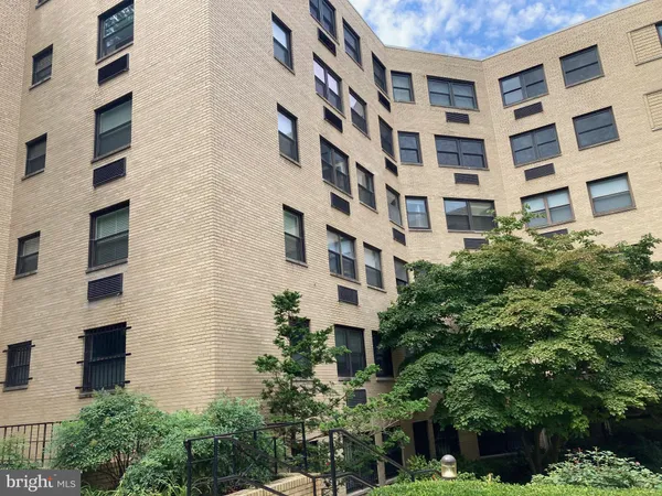 $1,295 | 1801 Clydesdale Place Northwest, Washington, DC 20009