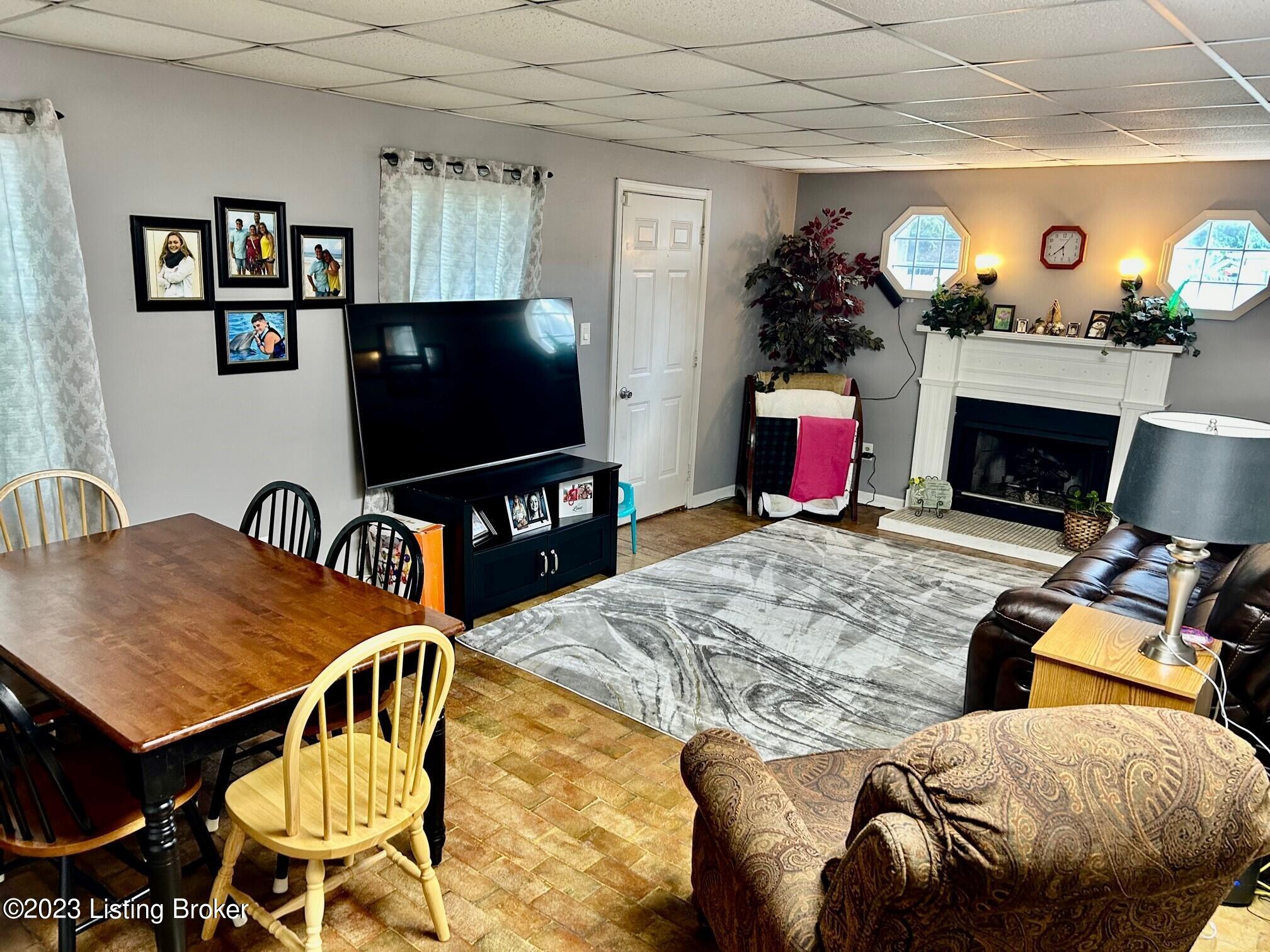 8517 Chase Road Louisville, KY 40258 - Photo 4 of 27 12
