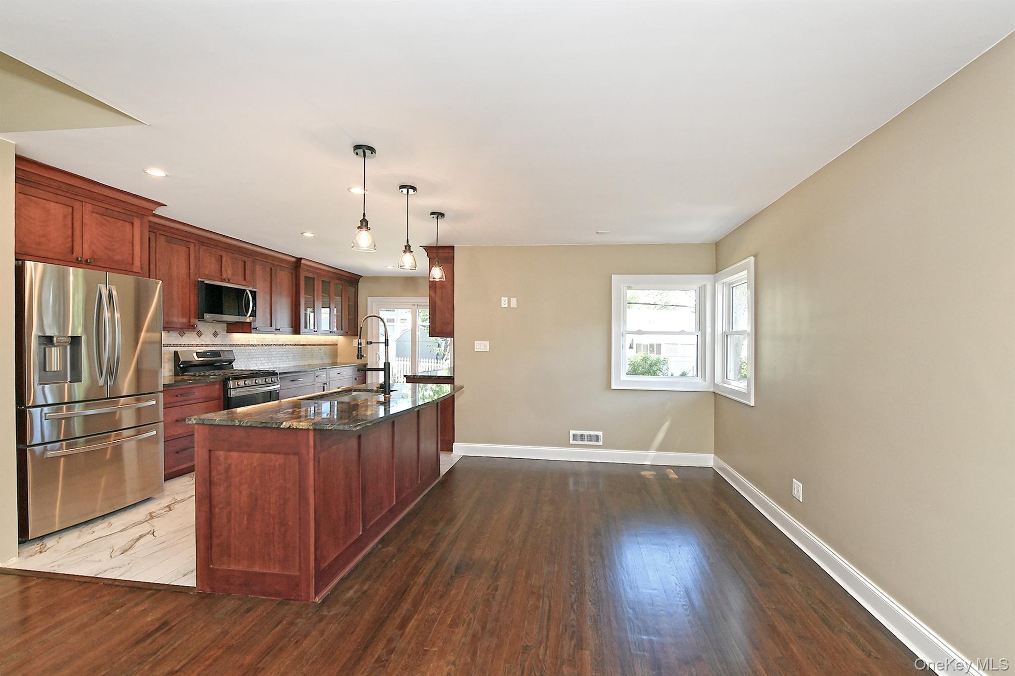7 Rensselaer Drive Commack, NY 11725 - Photo 11 of 37
