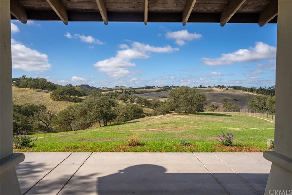 5920 Iron Gate Road Creston, CA 93432 - Photo 33 of 57 Back patio