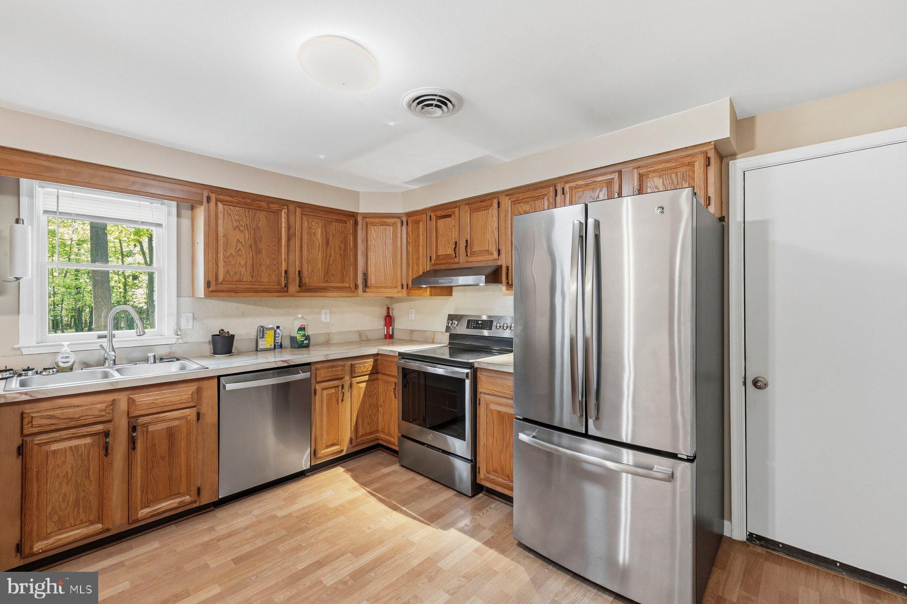 10820 Gambrill Park Road Frederick, MD 21702 - Photo 12 of 35 Bright and inviting kitchen space.