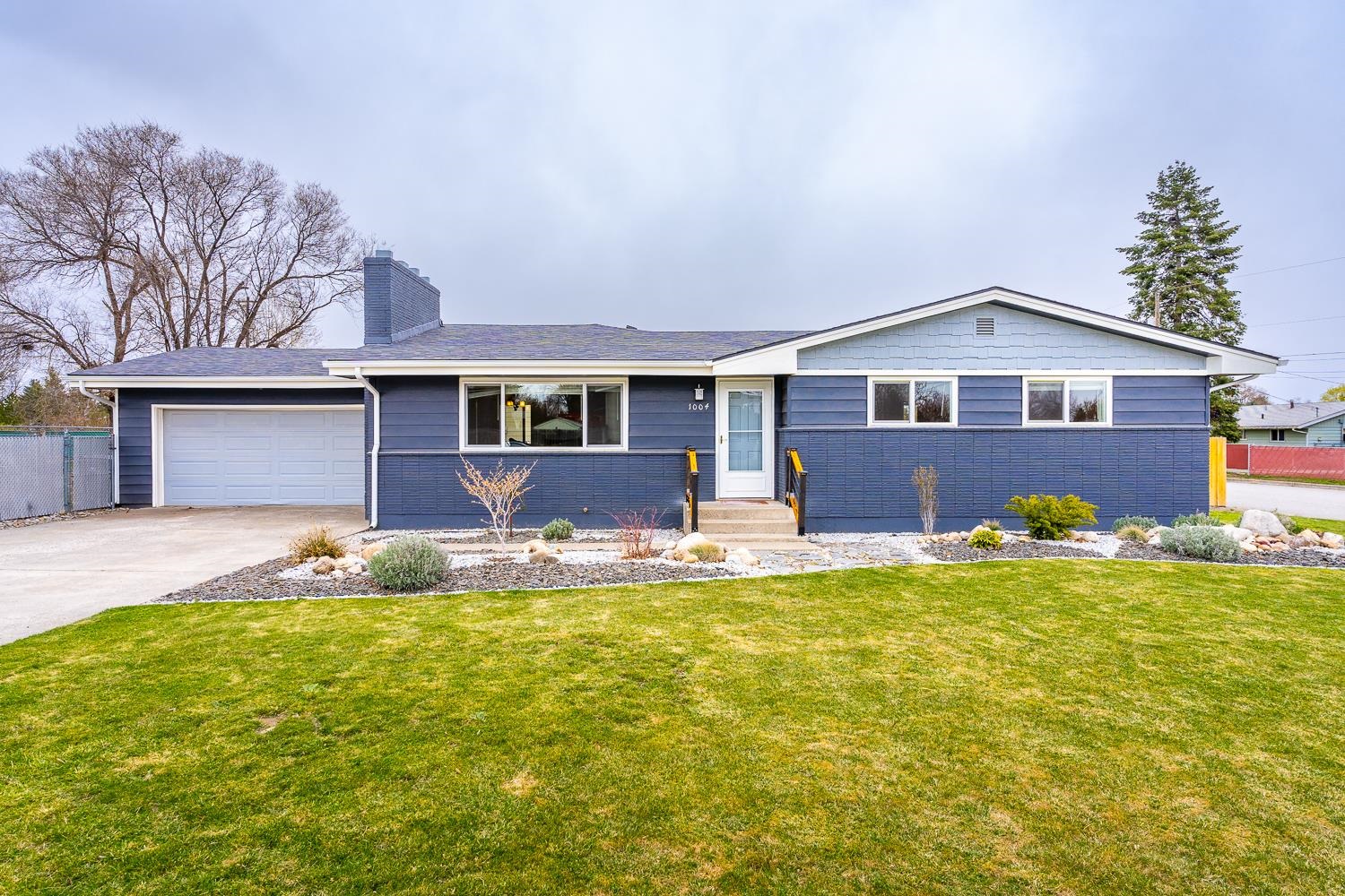 1004 North Best Road Spokane Valley, WA 99216 - Photo 1 of 28 Gallery Image 1