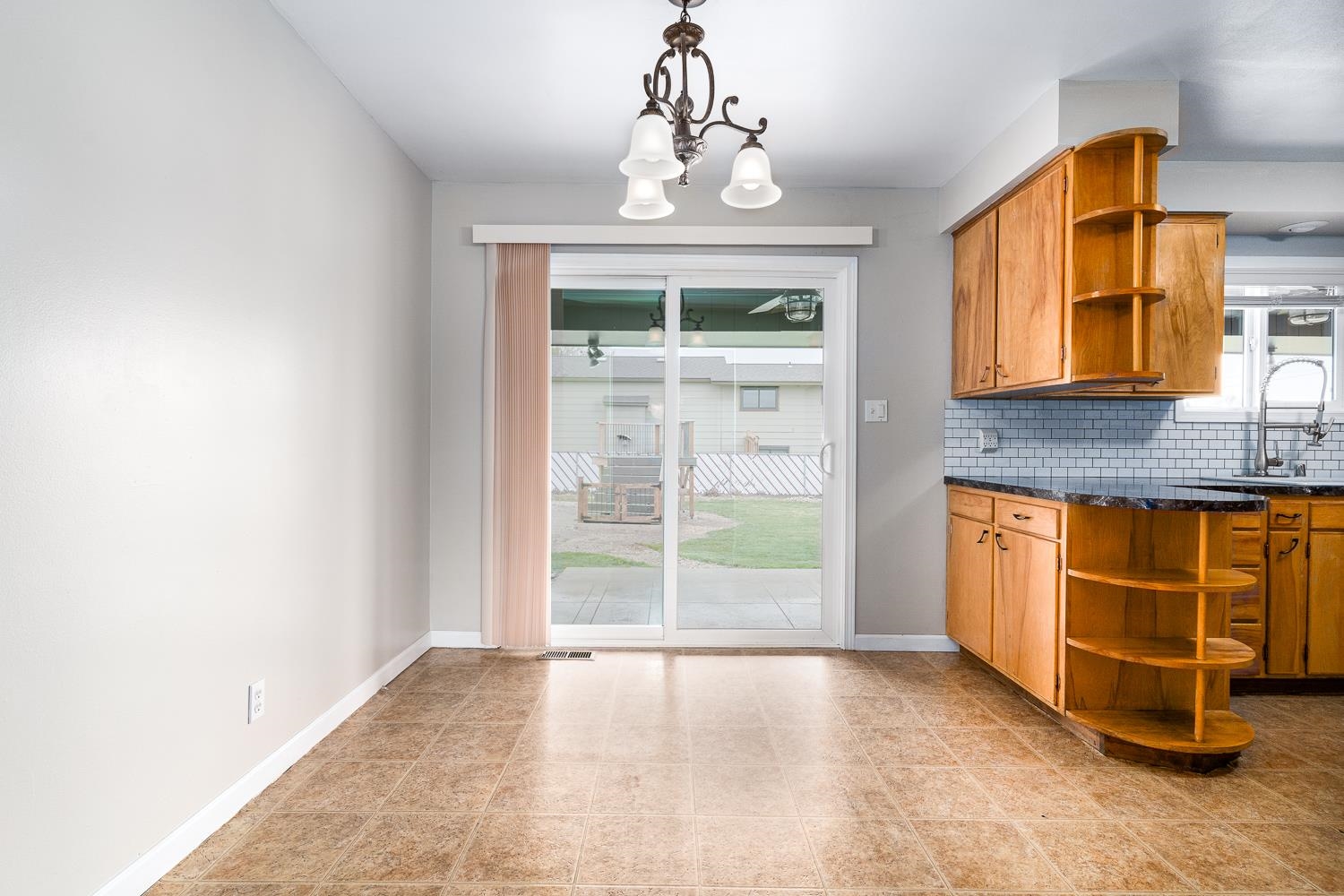 1004 North Best Road Spokane Valley, WA 99216 - Photo 4 of 28 Gallery Image 4