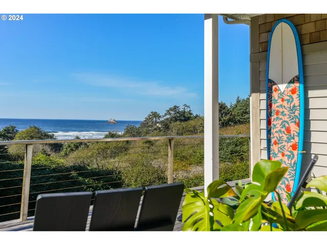 a view of an outdoor space