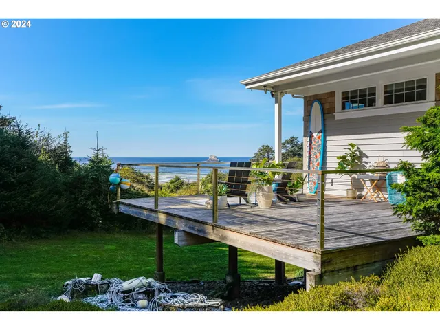 a view of an outdoor space