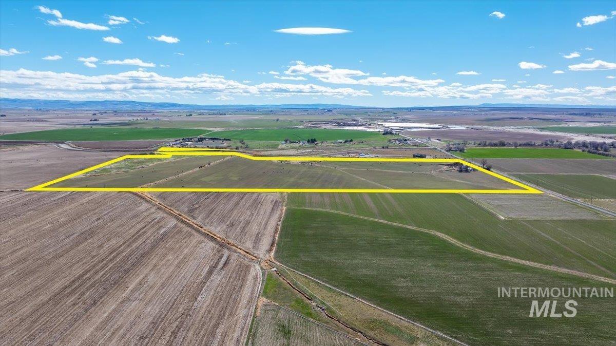 3536 North 2300 E Road Filer, ID 83328 - Photo 36 of 47 View of rural area with a mountainous background and property boundaries highlighted