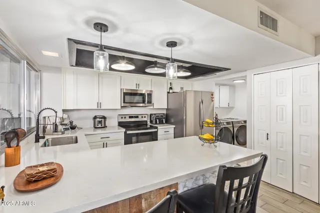 $2,199 | 4807 West Northern Avenue, Glendale, AZ 85301