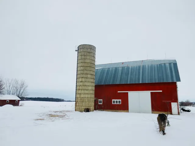 $415,000 | 14086 Highway 76, Caledonia, IL 61011