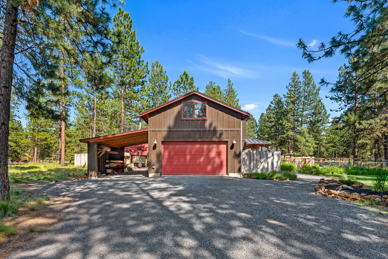 18796 Choctaw Road Bend, OR 97702 - Photo 33 of 35 Garage/Carport