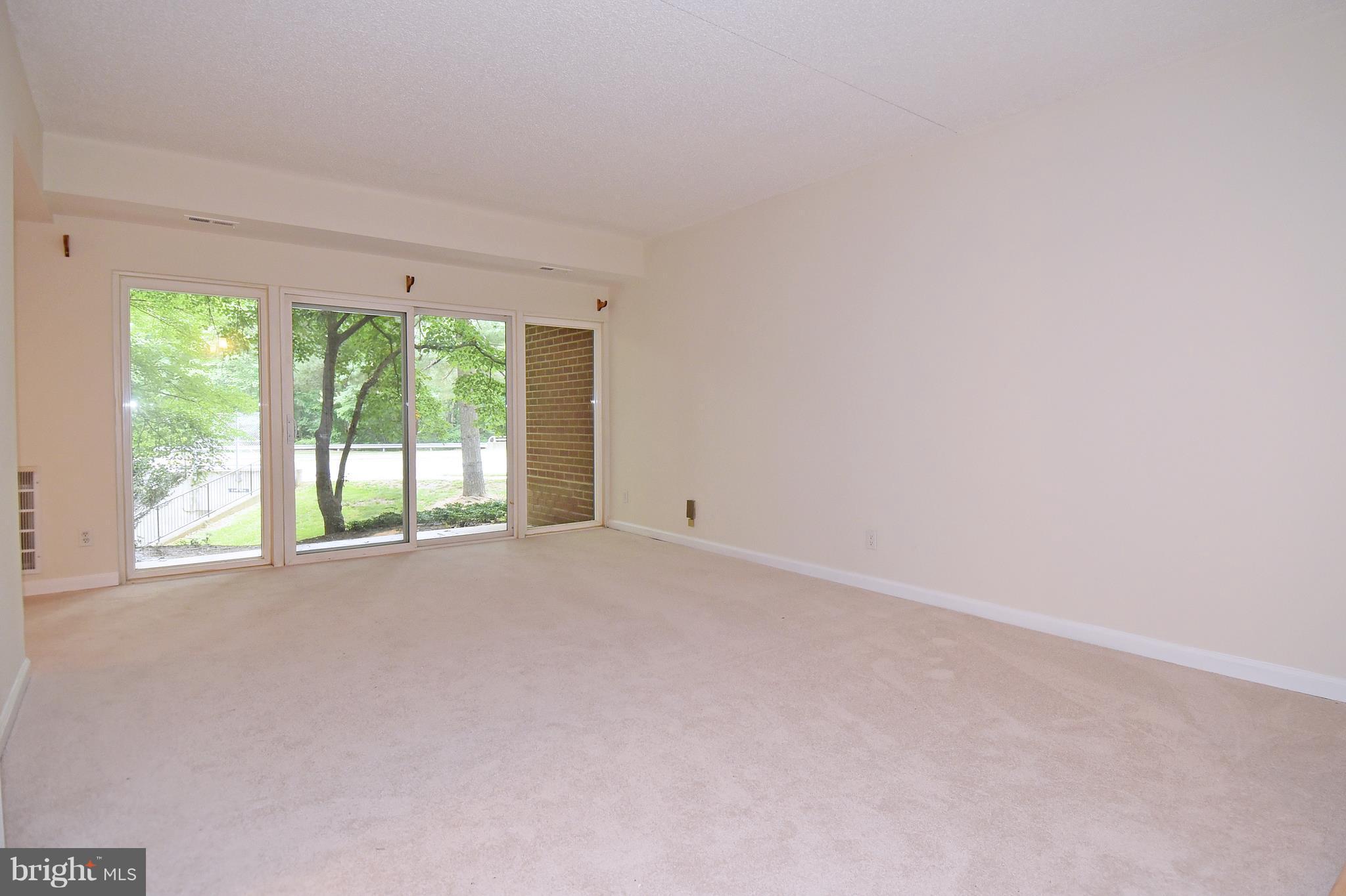 11827 Breton Court, Unit 1A Reston, VA 20191 - Photo 11 of 27 Living Room