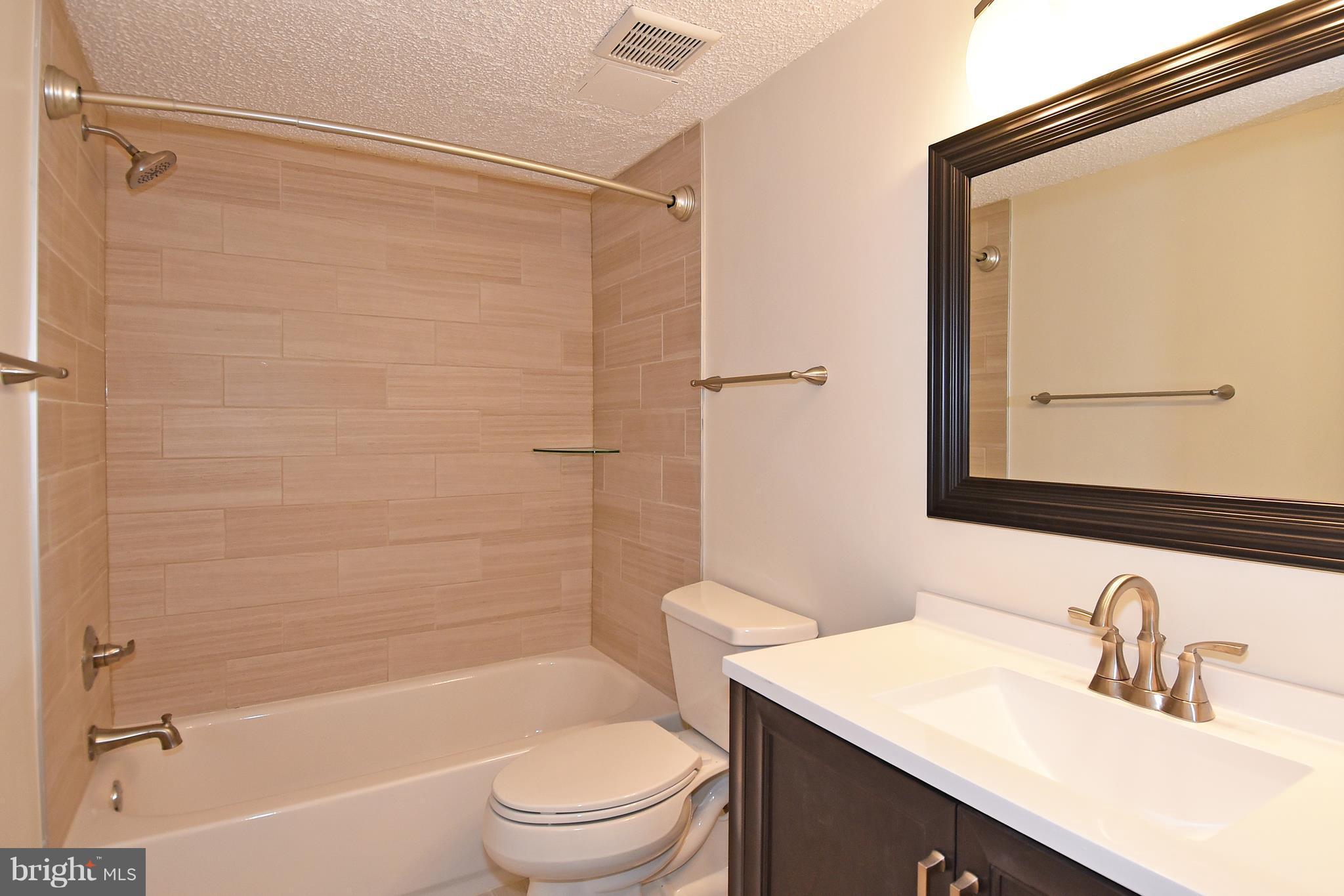 11827 Breton Court, Unit 1A Reston, VA 20191 - Photo 17 of 27 Bath