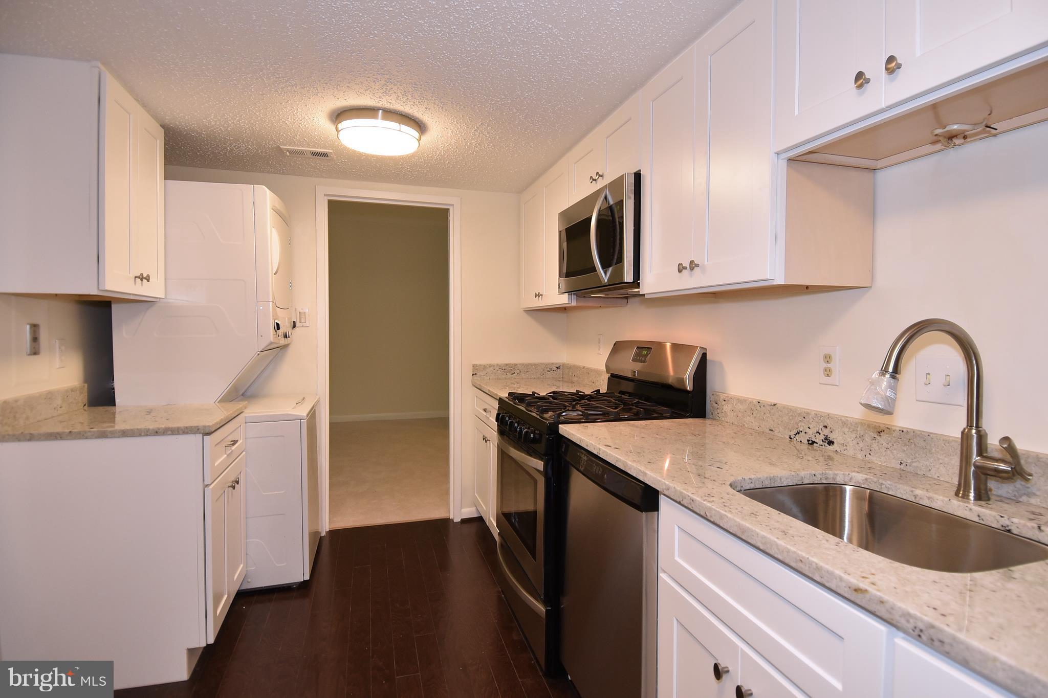 11827 Breton Court, Unit 1A Reston, VA 20191 - Photo 6 of 27 Kitchen