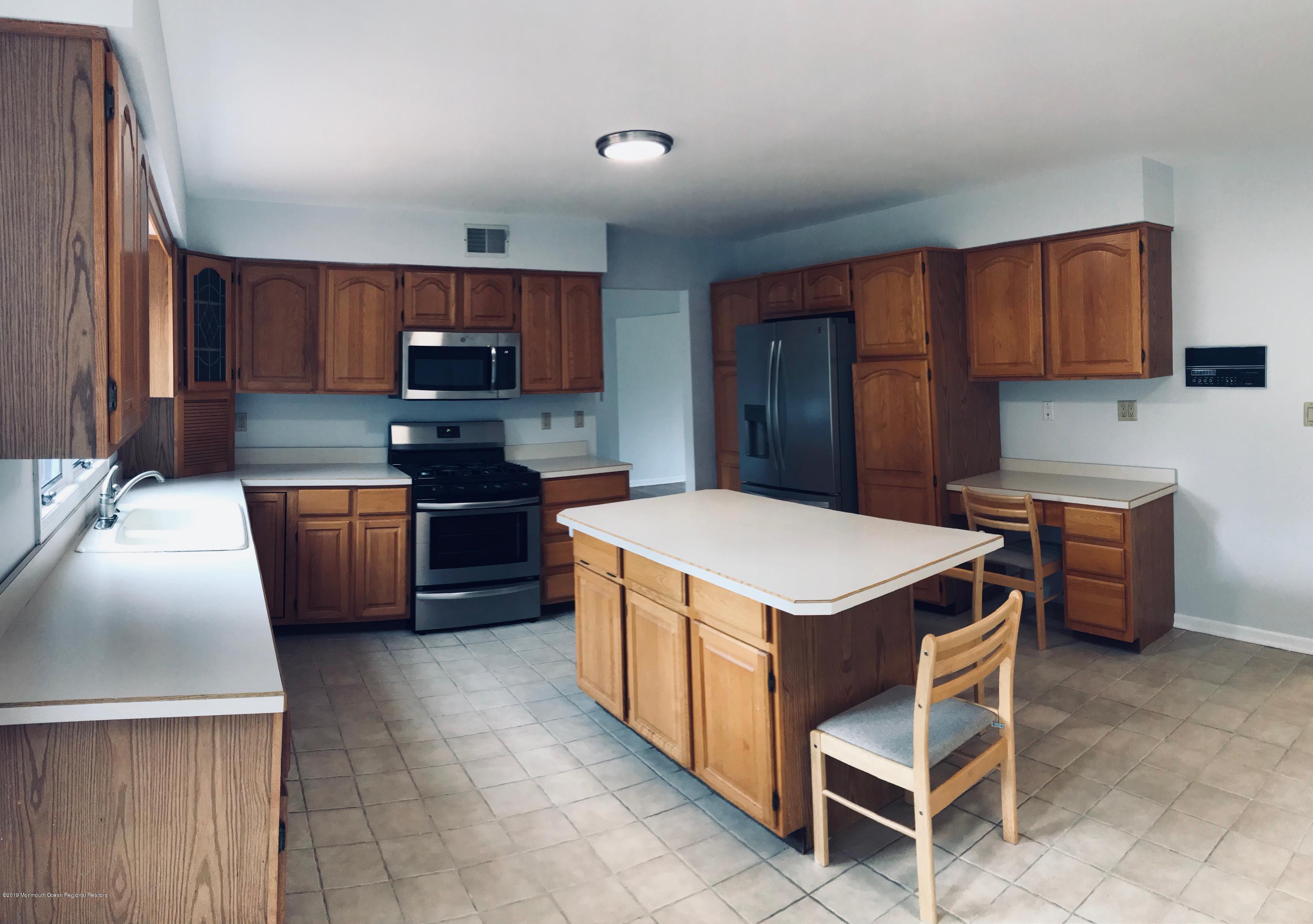608 Yellowbrick Road Brick, NJ 08724 - Photo 12 of 29 Kitchen2