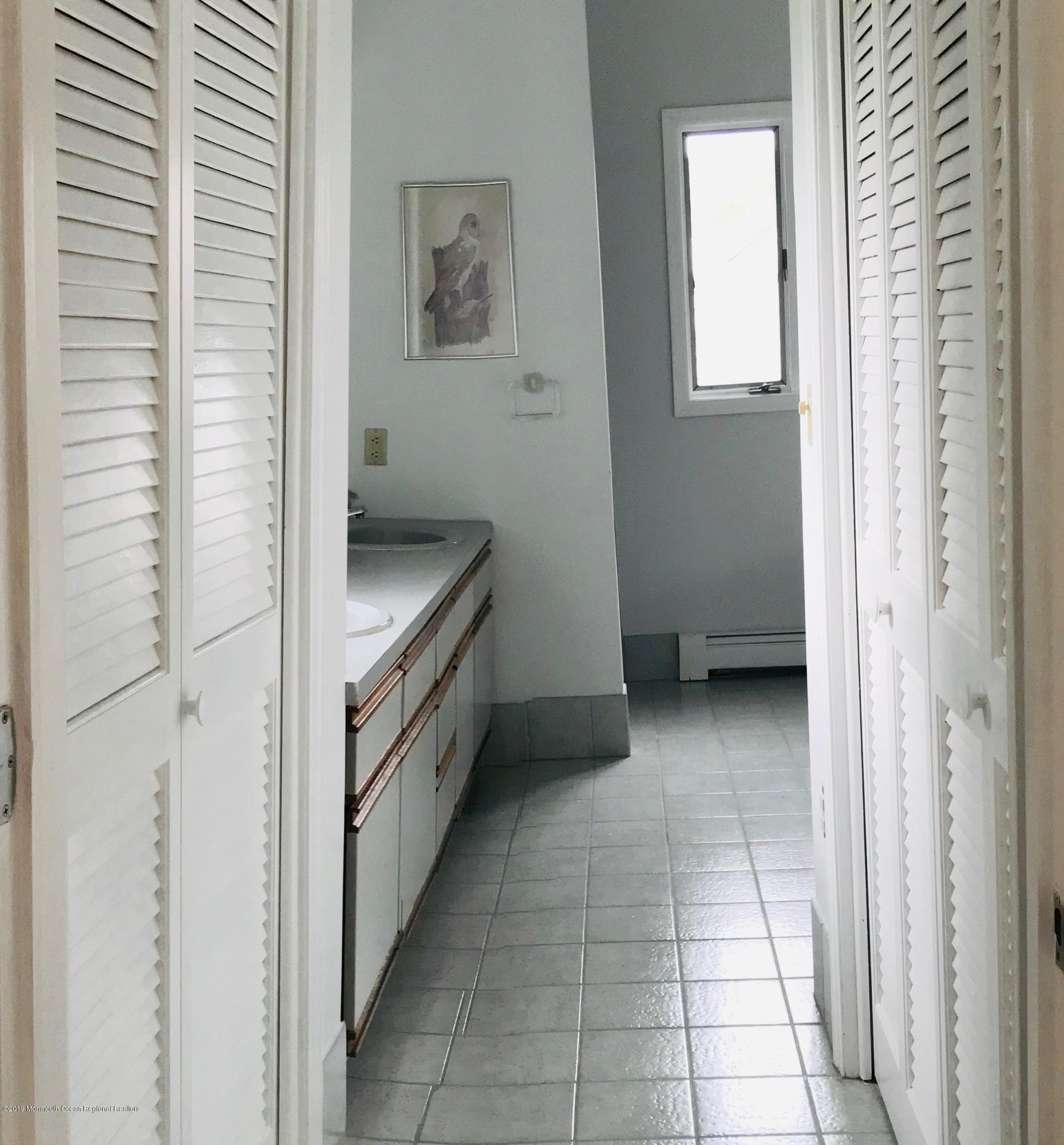 608 Yellowbrick Road Brick, NJ 08724 - Photo 19 of 29 MasterBath111