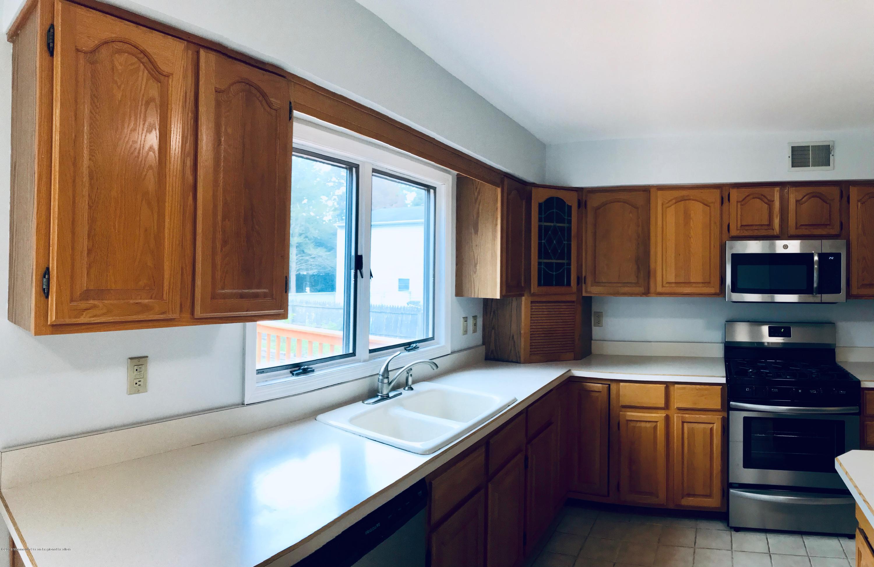 608 Yellowbrick Road Brick, NJ 08724 - Photo 10 of 29 Kitchen111