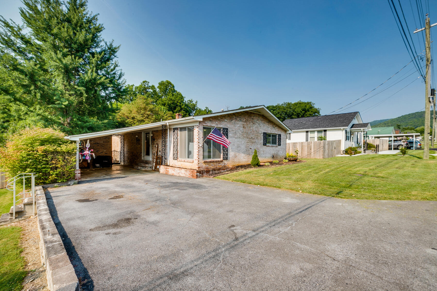228 Harris Street Erwin, TN 37650 - Photo 3 of 49 003