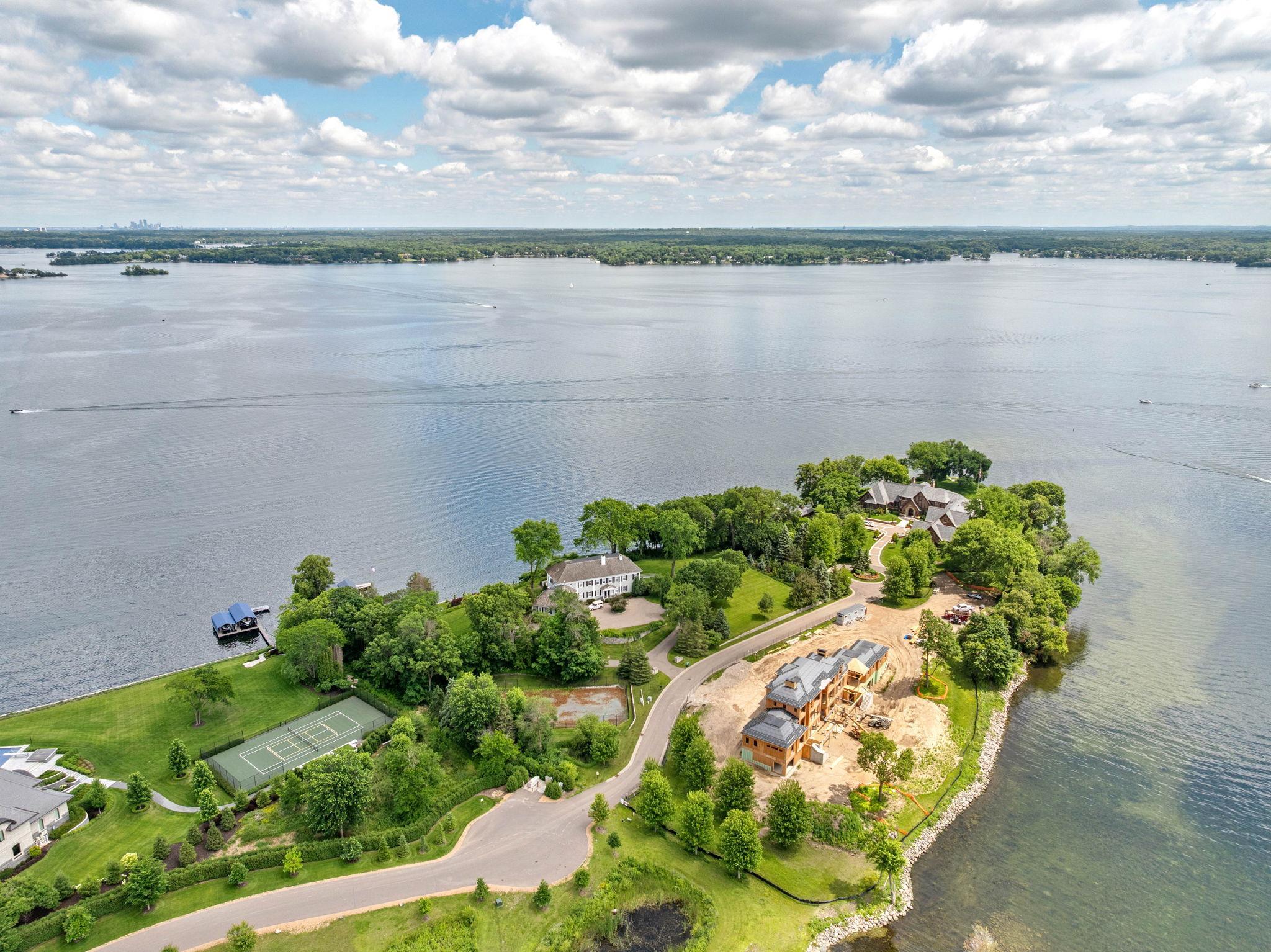 1480 Bracketts Point Road Wayzata, MN 55391 - Photo 12 of 20 Gallery Image 12