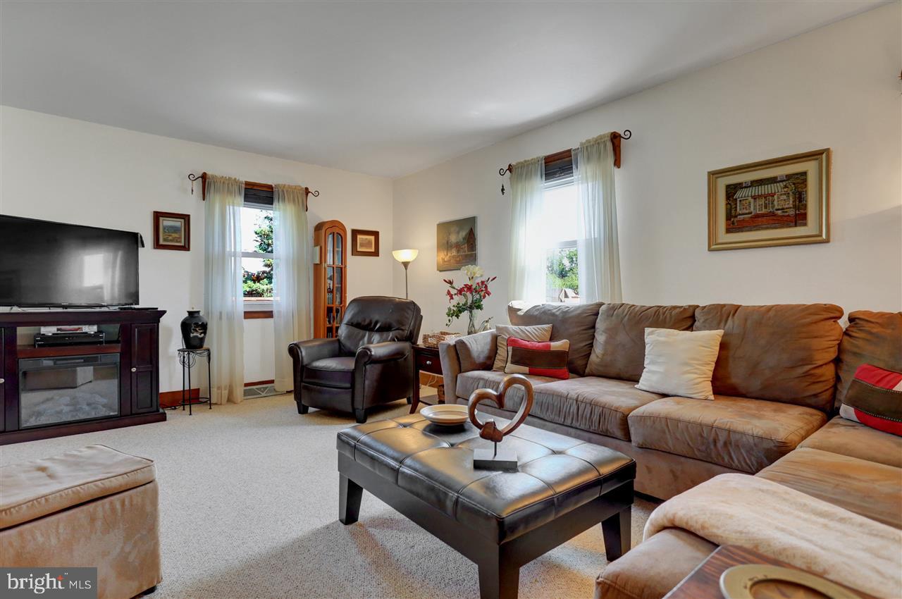 915 Myerstown Road Gardners, PA 17324 - Photo 4 of 25 Gallery Image 4