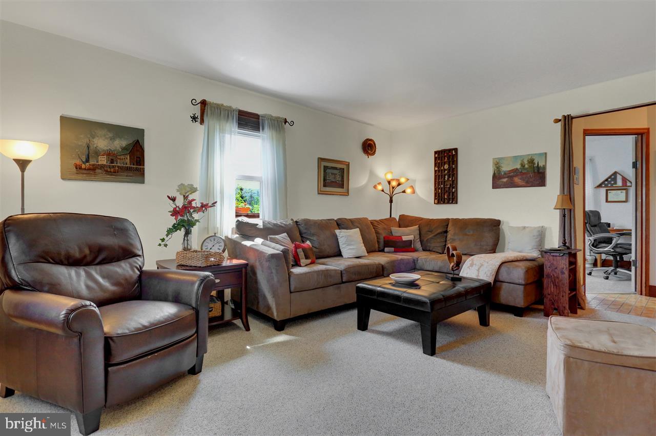 915 Myerstown Road Gardners, PA 17324 - Photo 6 of 25 Gallery Image 6