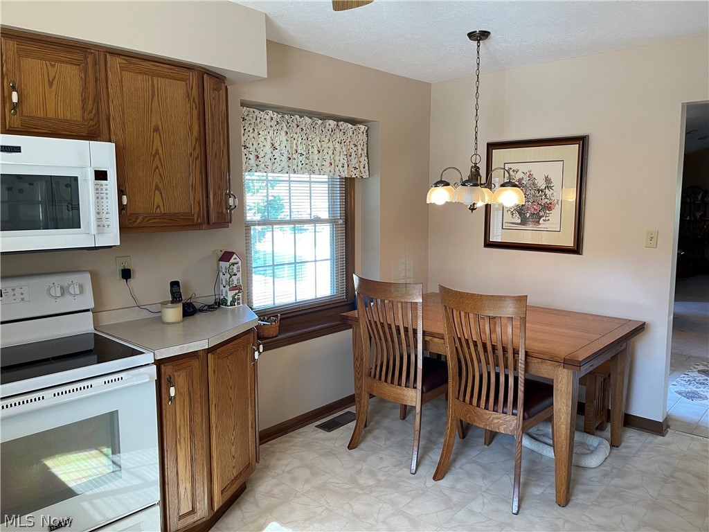 2147 Abbey Road Akron, OH 44312 - Photo 7 of 19