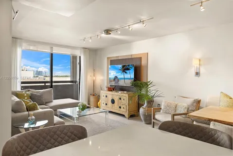 $584,990 | 1775 Washington Avenue, Unit 8F, Miami Beach, FL 33139