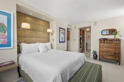 $584,990 | 1775 Washington Avenue, Unit 8F, Miami Beach, FL 33139